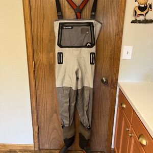 Simms G3 Gray and Black Fishing Gear